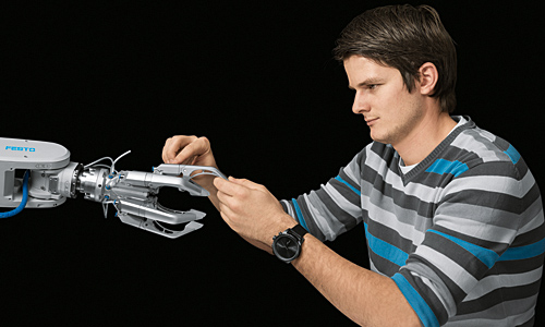 Besides the Fin Ray® fingers, two other types of fingers can be attached – between two and six depending on requirements.