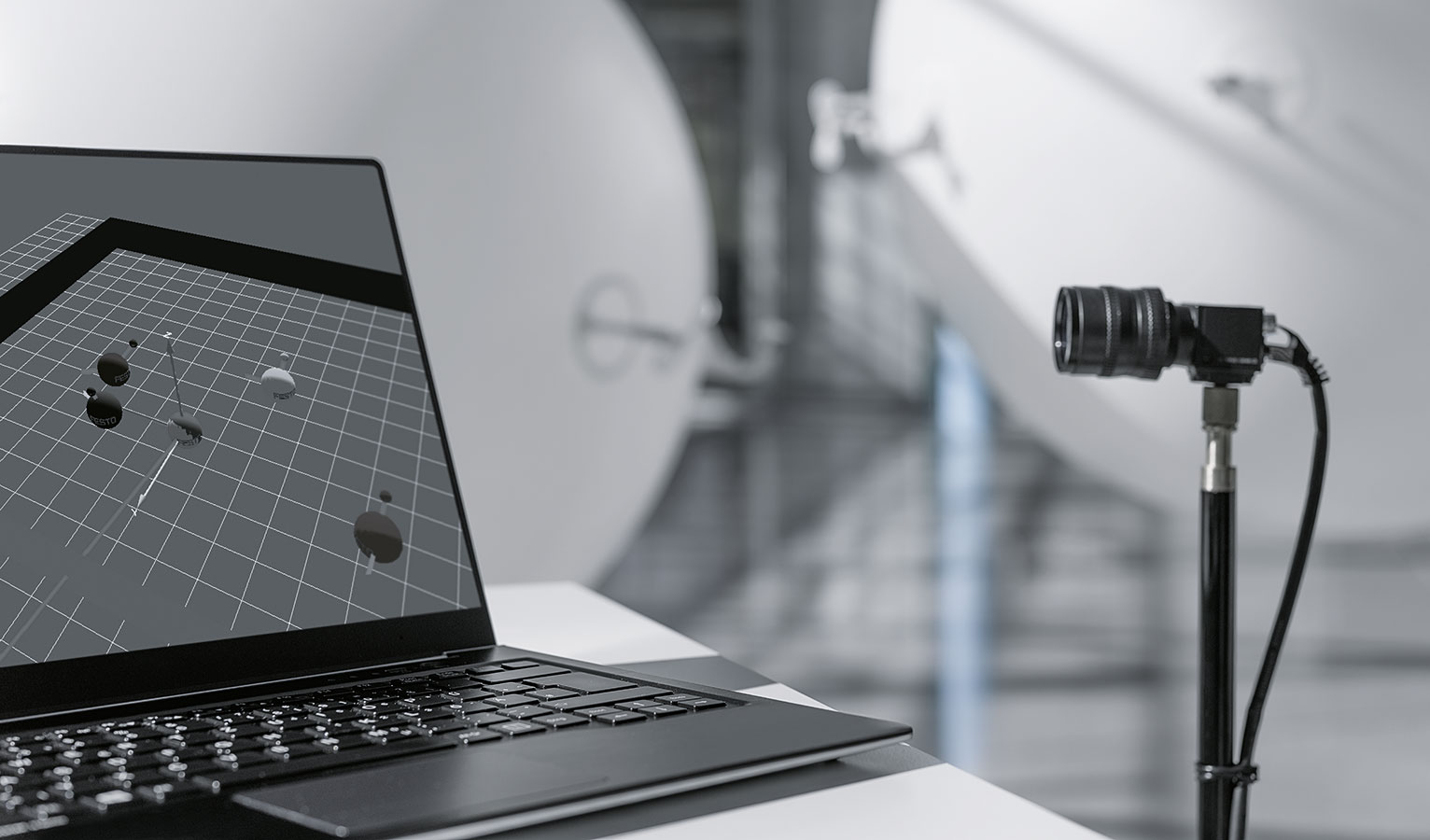 Exakt berechnet: Navigation für Drinnen mit den eMotionSpheres von Festo