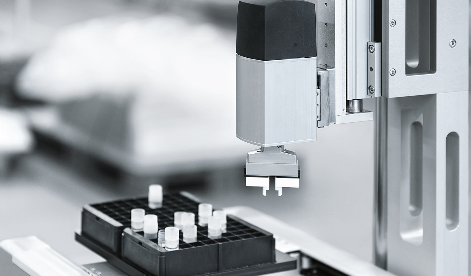 The rotary gripper module EHMD in use