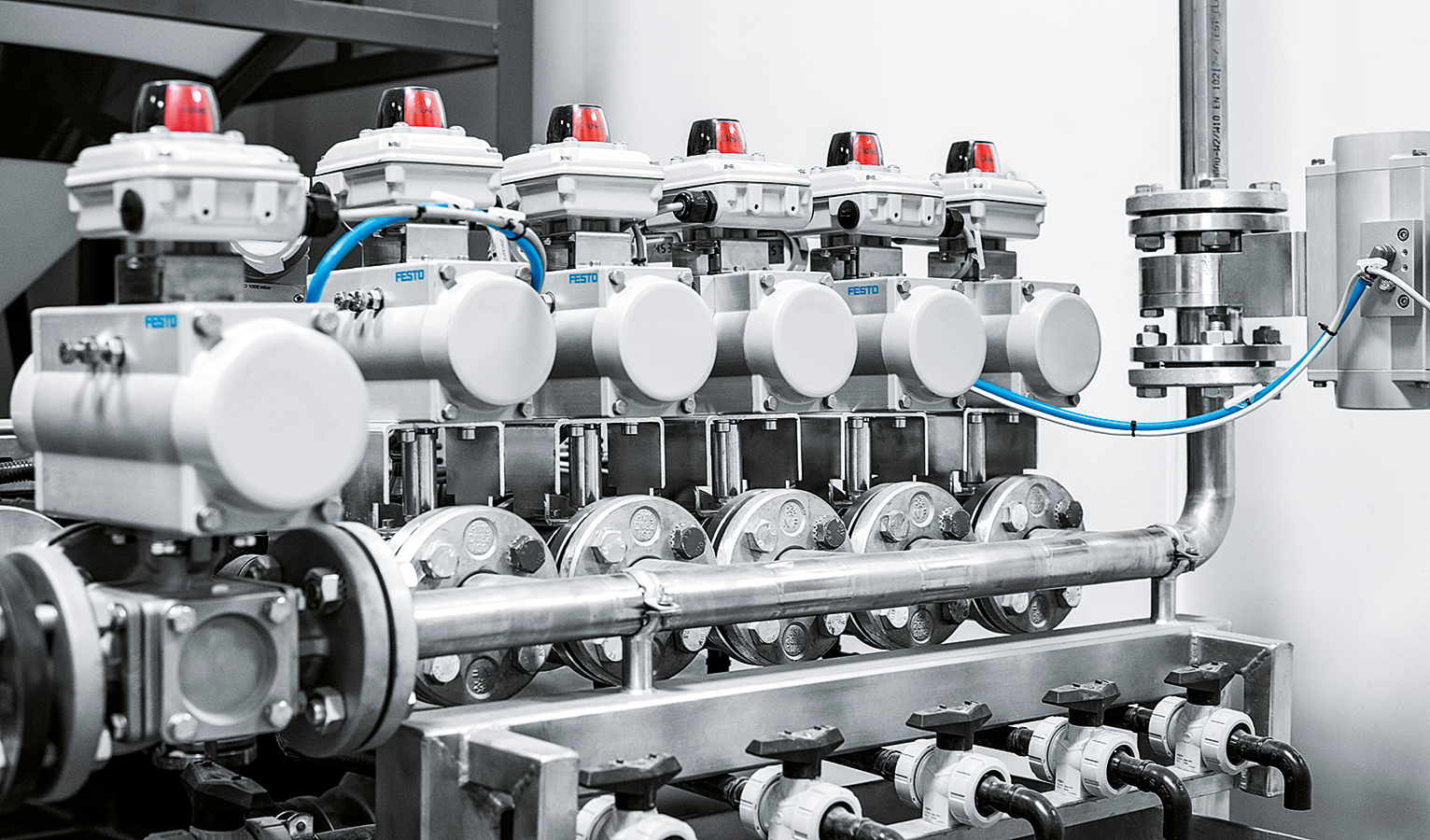 The limit switch attachment on Festo’s DFPD quarter turn actuator is mounted on a third-party ball valve for automated opening and closing.