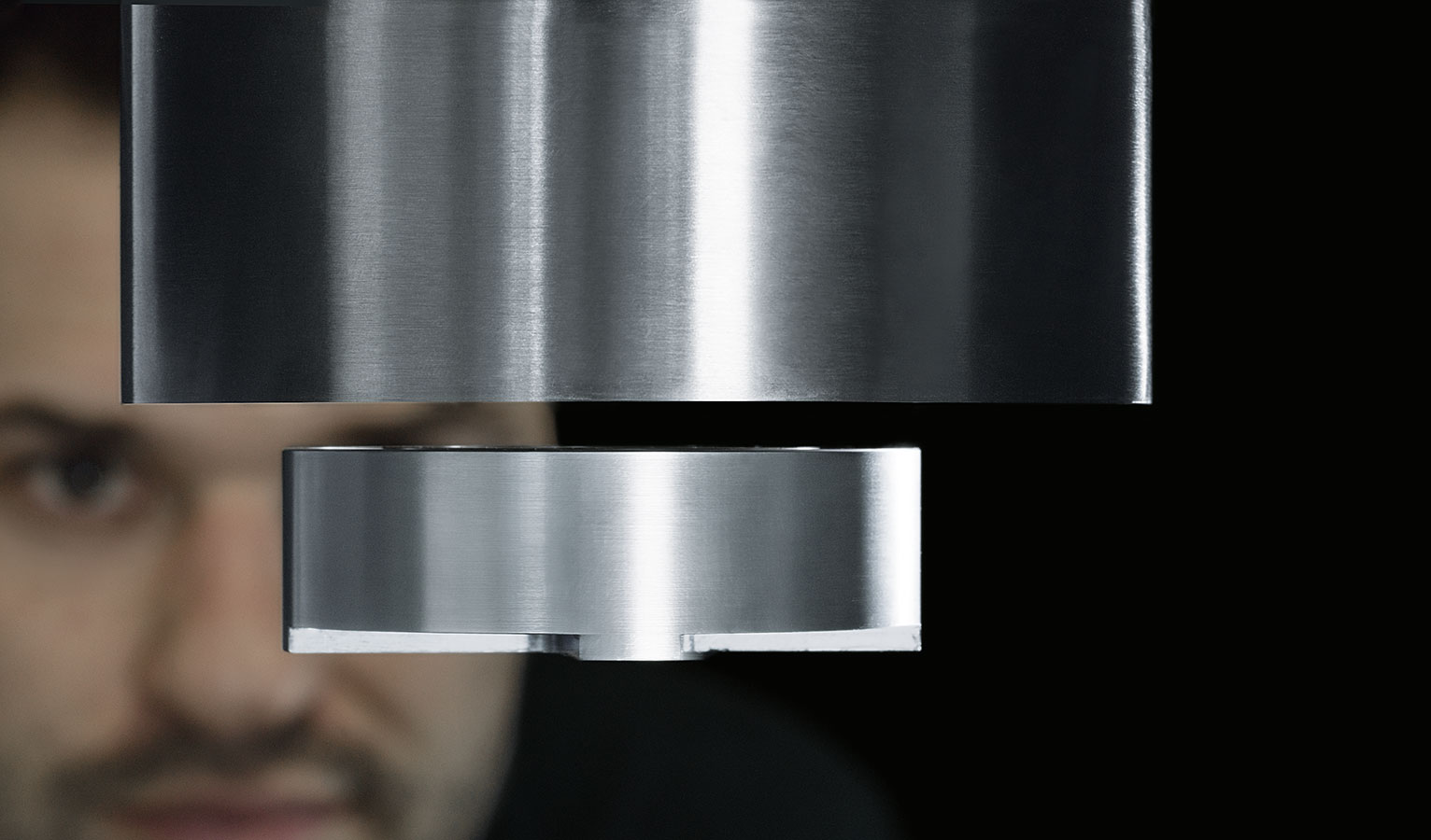 Contactless handling with superconductors