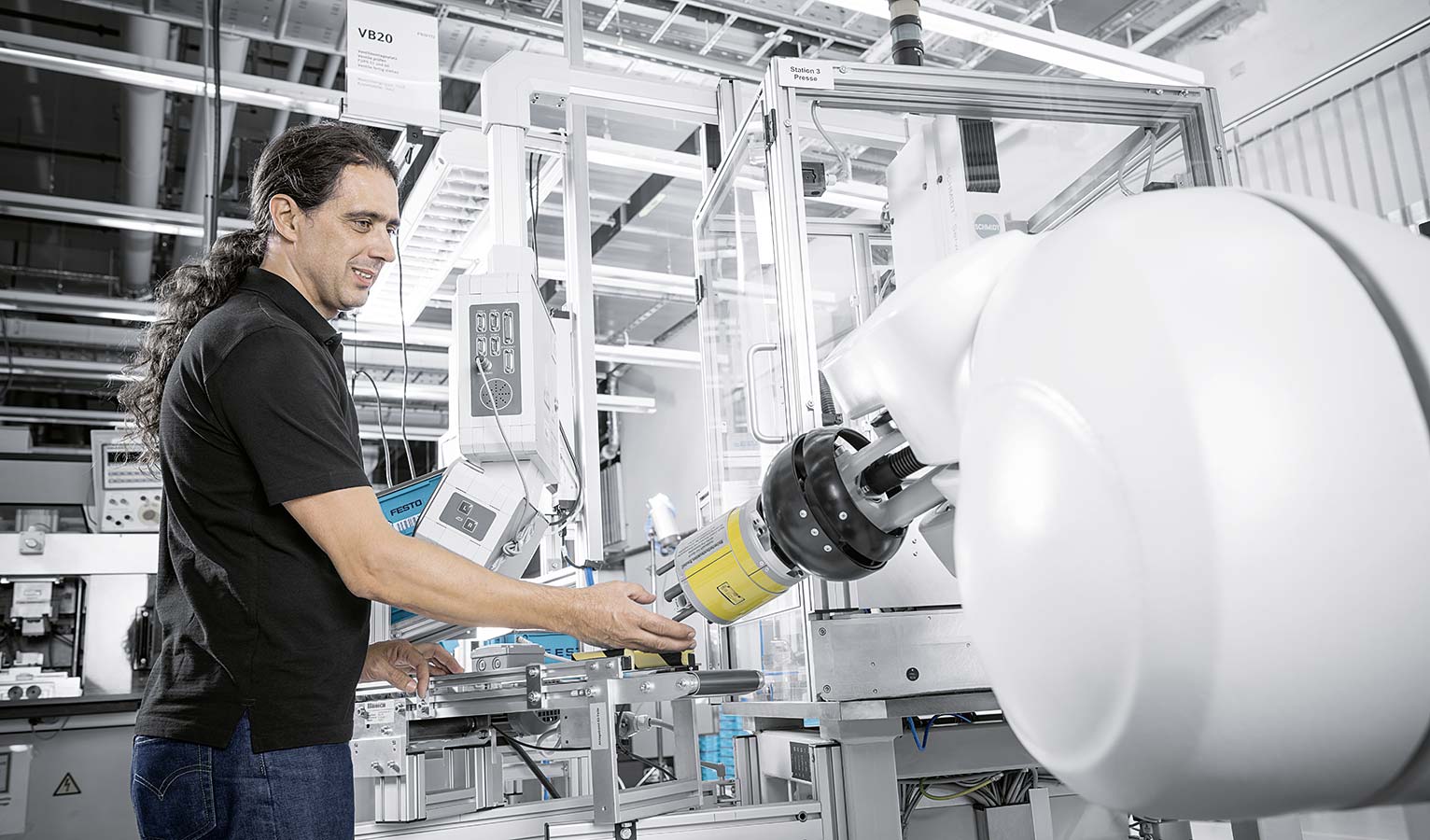 In the production of the future, man and machine will work hand in hand - one example of this is the assembly