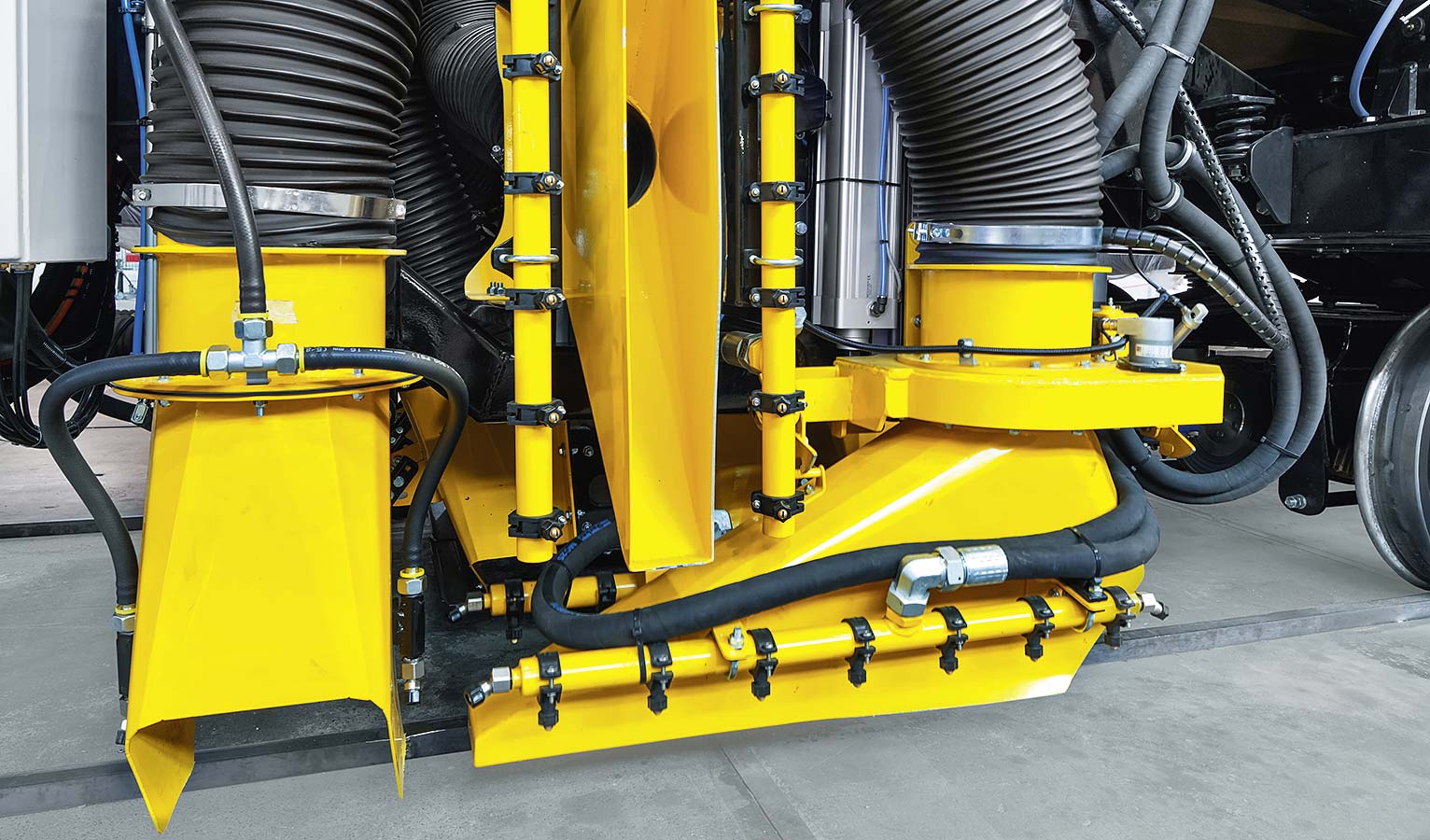 Tunnel cleaning with servopneumatics