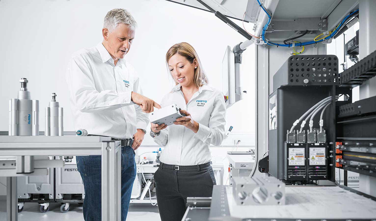 The link between development and the start of production: Silvia Rummel (right)