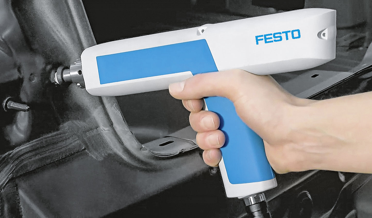 The ClipFixTool from Festo in action.