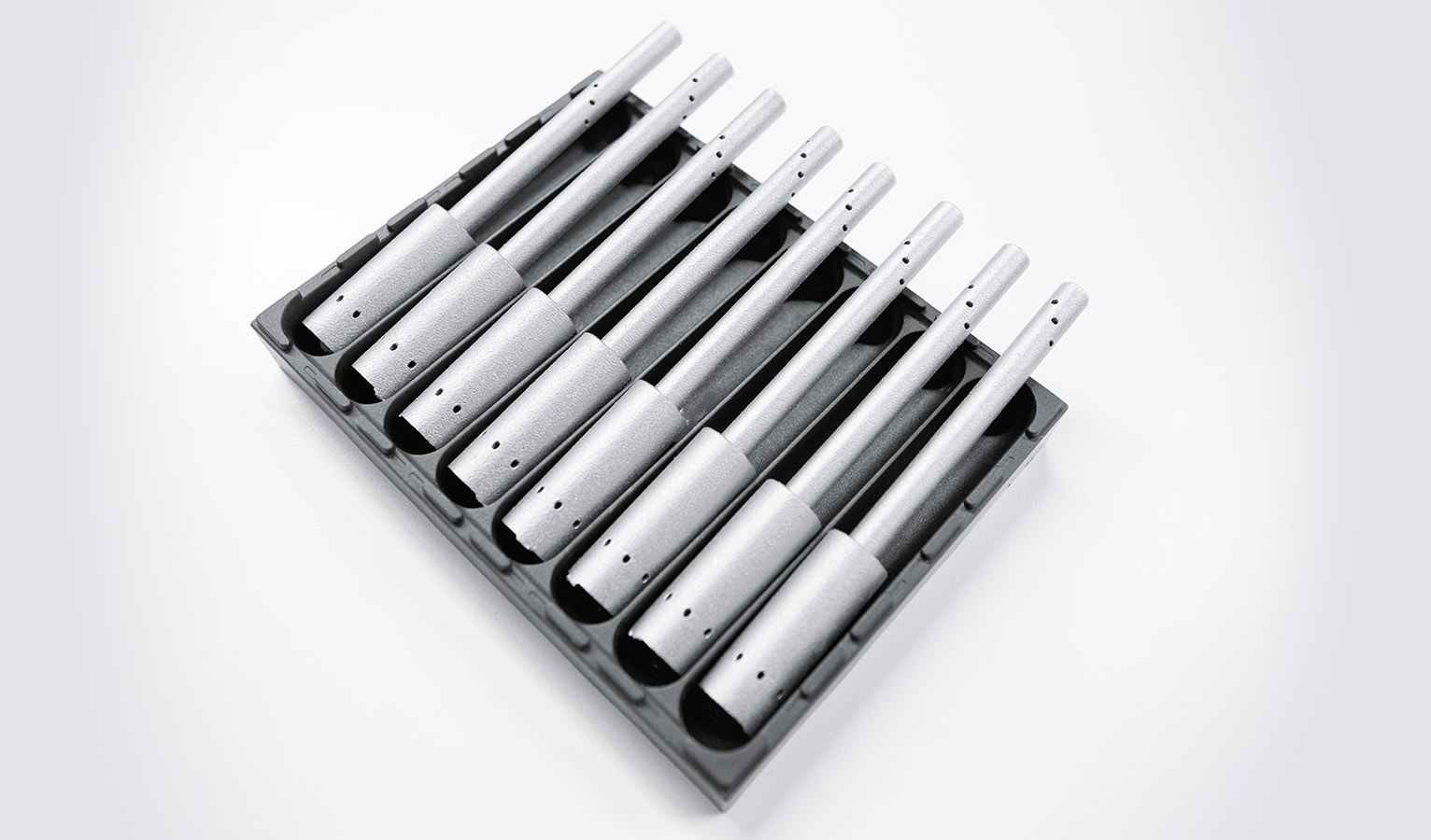 The air tube for the energy throughfeed in the DRRD swing-piston drive is the first series component that Festo is producing by additive manufacturing with aluminium