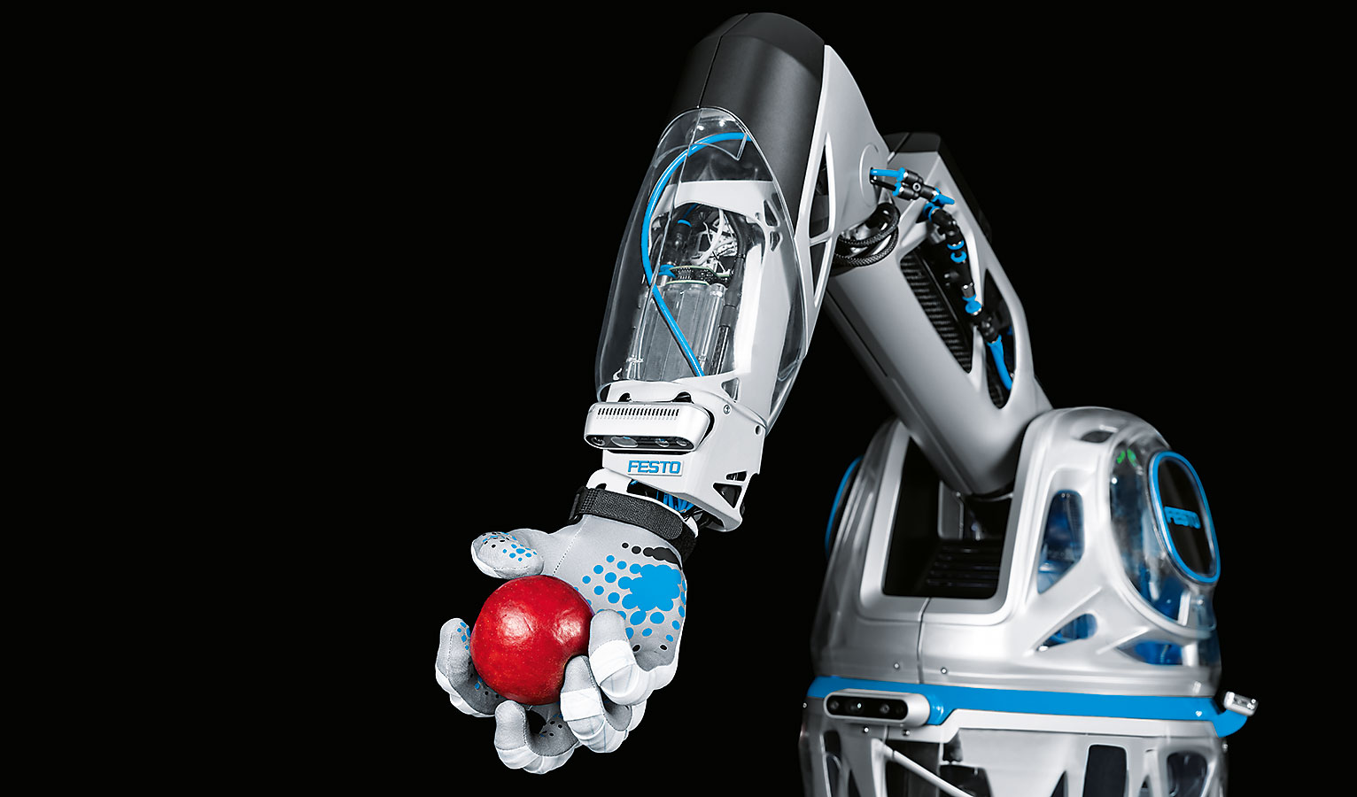 La BionicSoftHand 2.0 detecta la dureza de un objeto de agarre y cómo encaja en la mano. Es capaz de adaptar la fuerza de agarre en consecuencia.