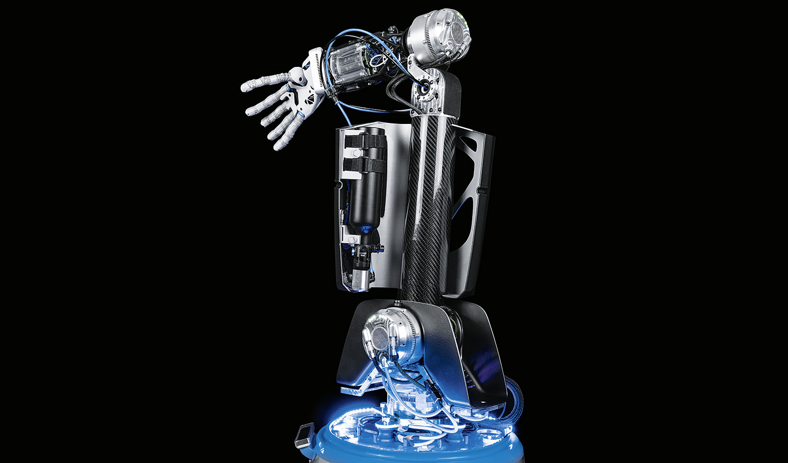 El robot se puede mover de forma independiente. La batería del brazo y del robot se encuentra en el cuerpo. Los cilindros de aire comprimido de la mano neumática están integrados en la parte superior del brazo.