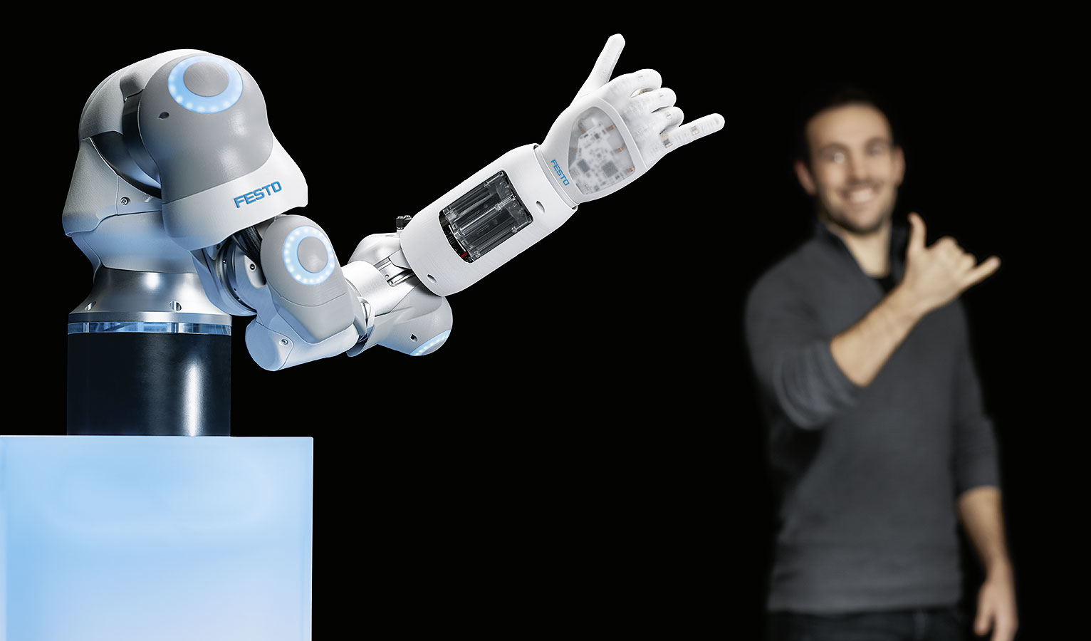 Gracias al reinforcement learning, la BionicSoftHand aprende los patrones de movimiento humano de forma independiente y rápida.