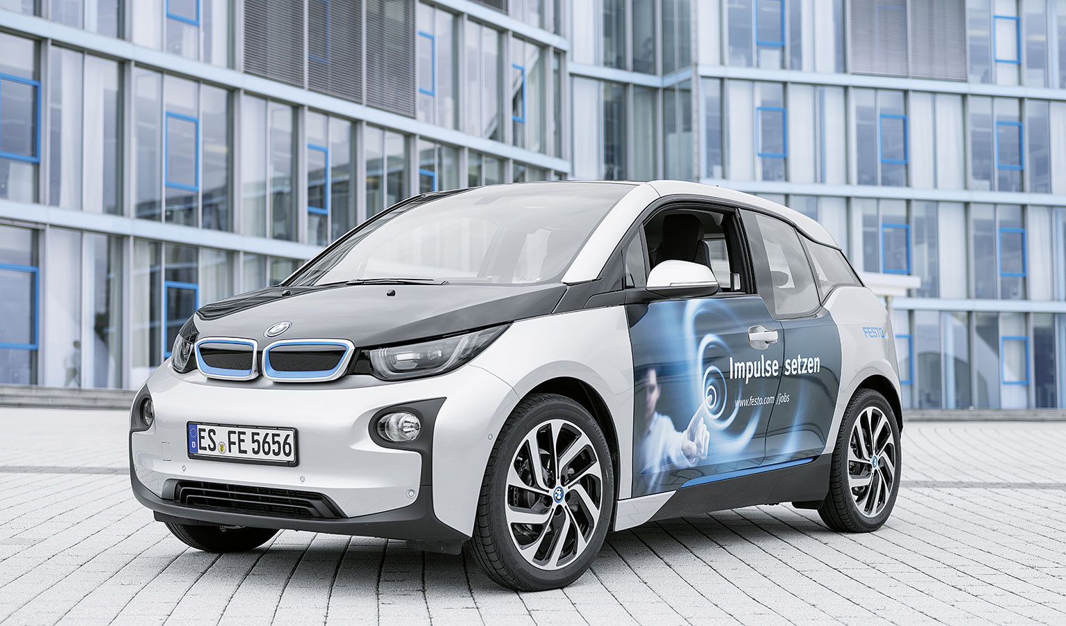 Il y a des voitures électriques même dans le parc de véhicules de Festo.