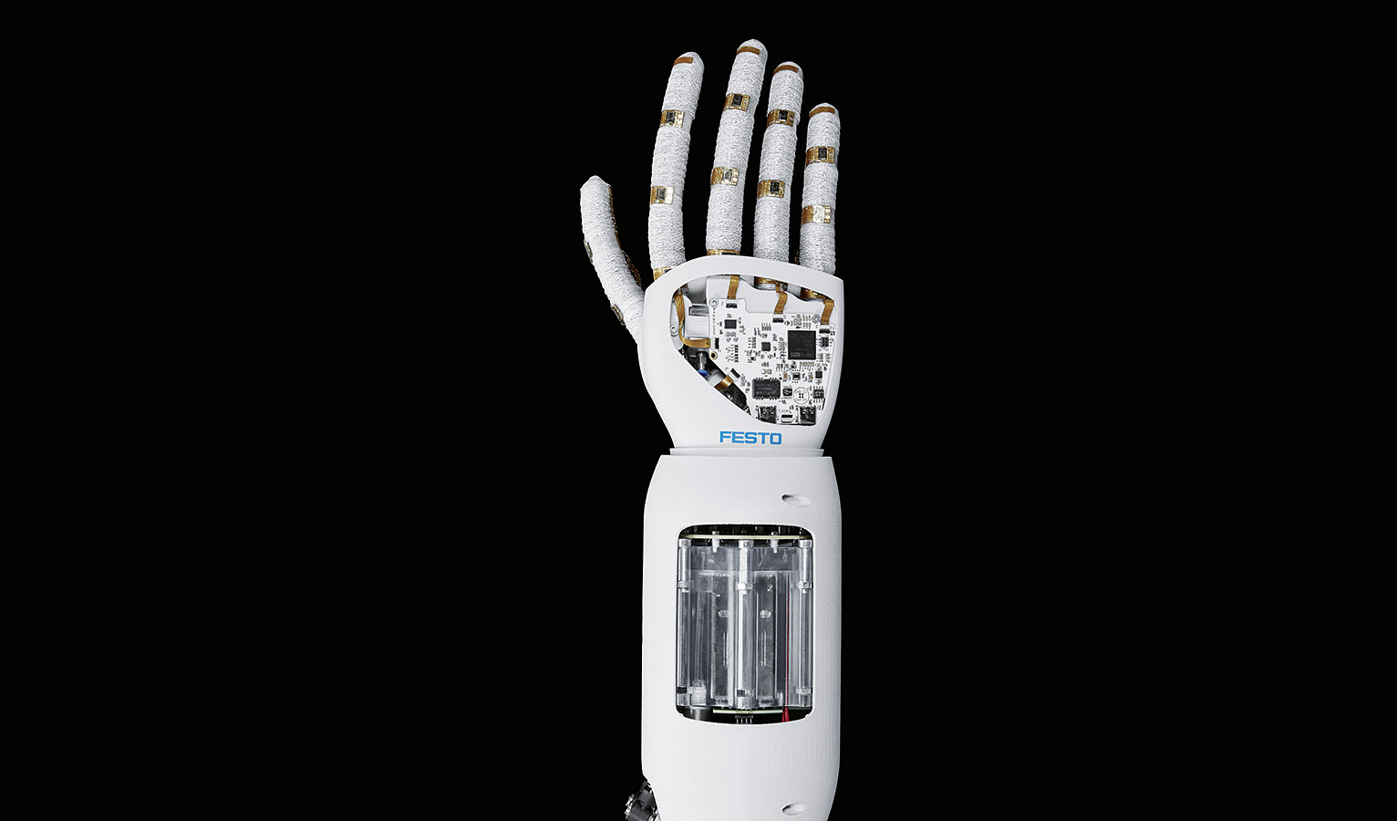 敏锐而又强壮有力:由于采用了特殊的3D纺织物,手指可以灵活运动。