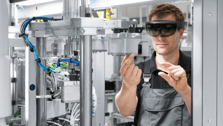 Зміна професій: працівники з HoloLens