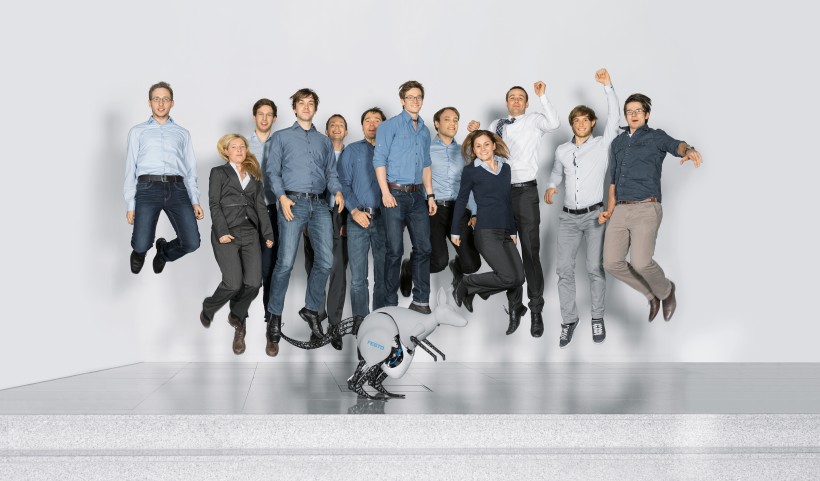 Het team van de BionicKangaroo: ingenieurs, ontwerpers, biologen en softwarespecialisten van Festo