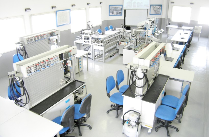 Reference project: FACT learning laboratory