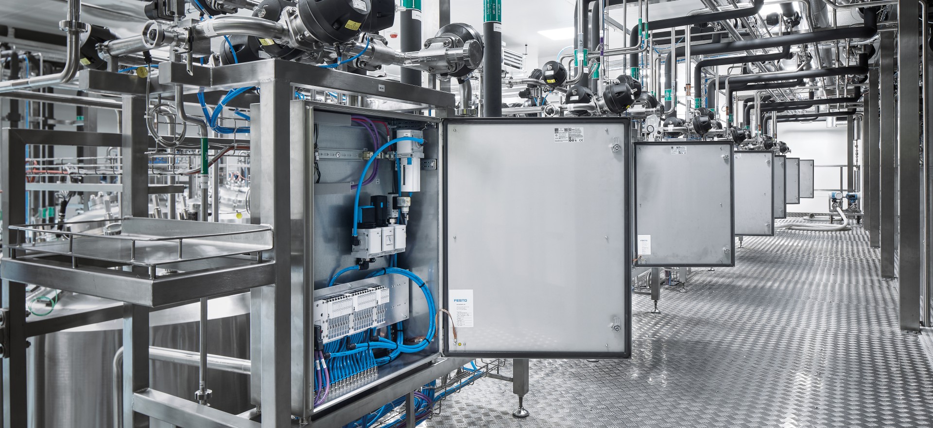 Standardizirana avtomatizacija podjetja Festo poenostavlja namestitev in vzdrževanje v novem velikem sistemu podjetja Biotest AG