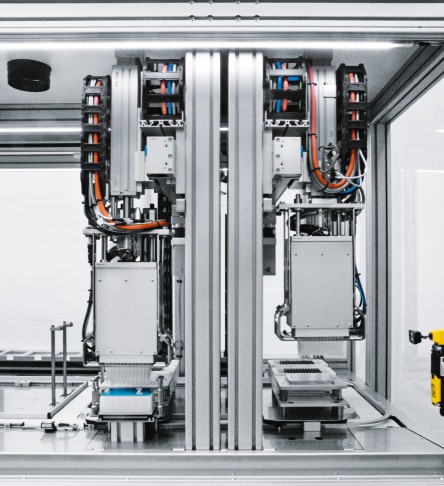 DNA extraction machine Synchron Lab