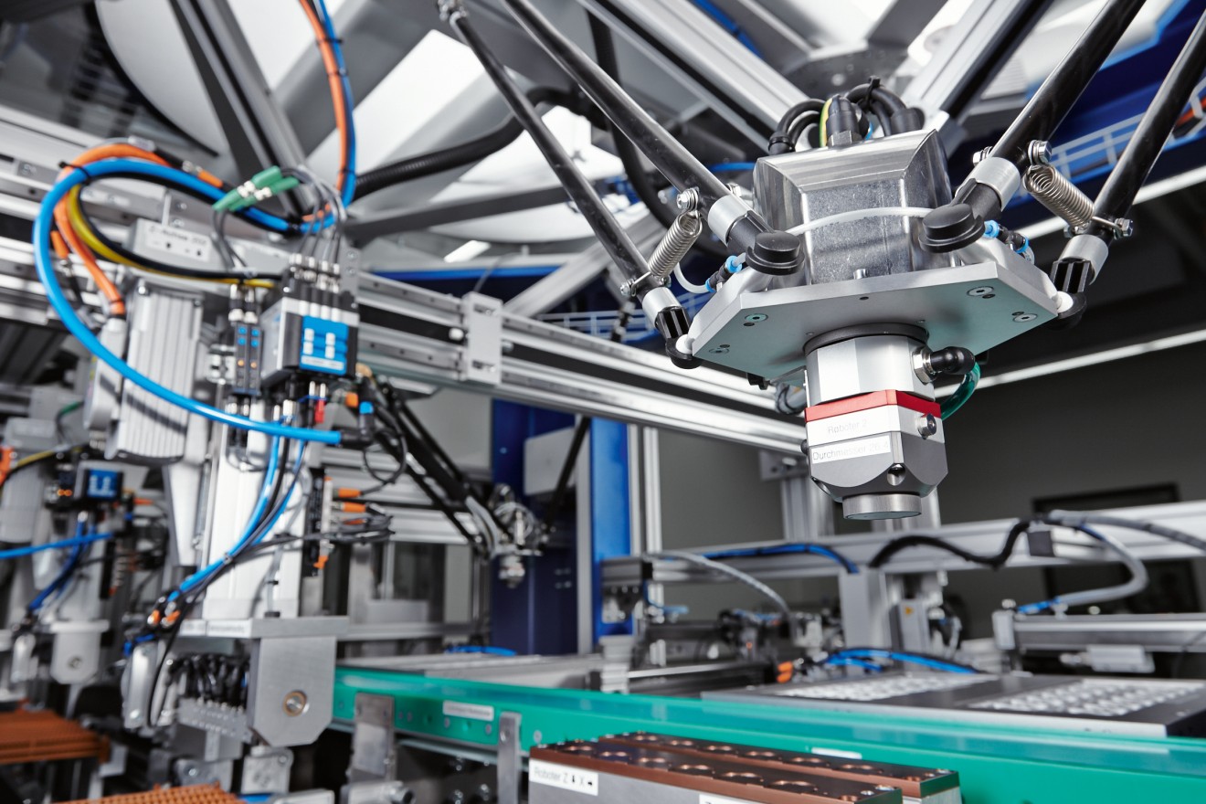Delta robot with vacuum gripper