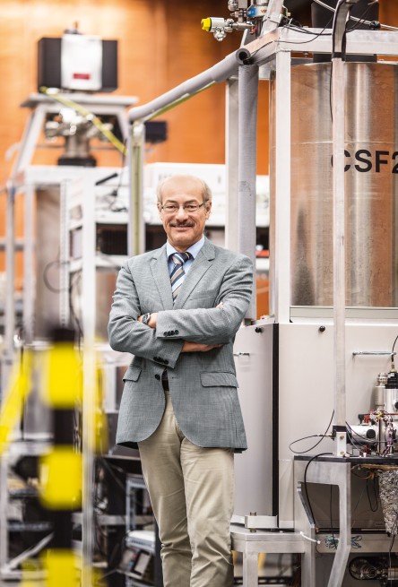 Prof. Dr. Joachim H. Ullrich and the two most accurate clocks of the PTB, the CSF1 and CSF2.