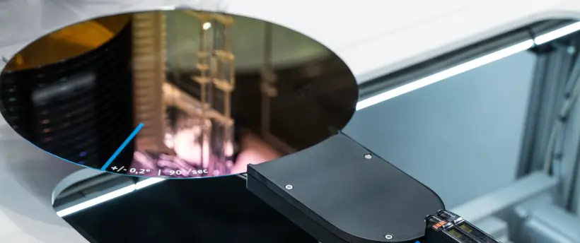 Pneumatically automated handling tool moves wafer blanks in semiconductor production system.