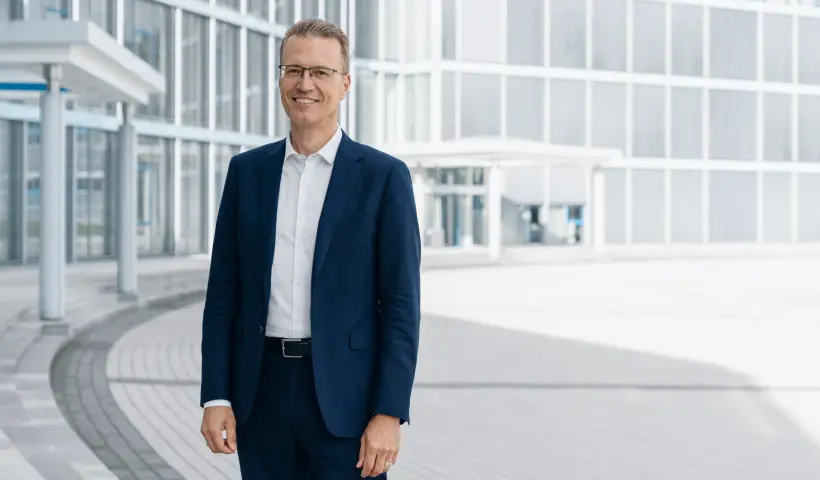 Prof. Dr.-Ing. Tomas Smetana – Management Board Research and Development