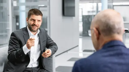 Werner Alber ผู้เชี่ยวชาญด้านการควบคุมการไหลของมวลที่ Festo ให้ข้อมูลเชิงปฏิบัติเกี่ยวกับการพัฒนาในปัจจุบันในบทสัมภาษณ์