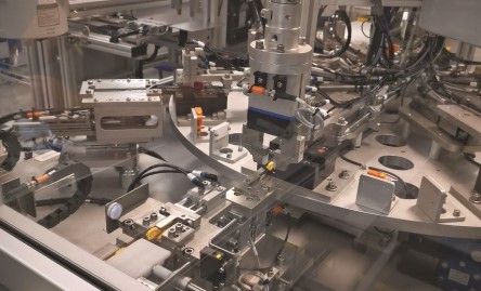 Festo DGST mini-slides, axes, cylinders and grippers are used to pick and place the STANLEY knife components 