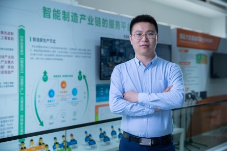 Mr. Yao Weibin, Chairman of Board of Directors, Mino (left) and Mr. Huang Xinghua, Head of Sales, Automotive Industry, Festo Greater China (right)