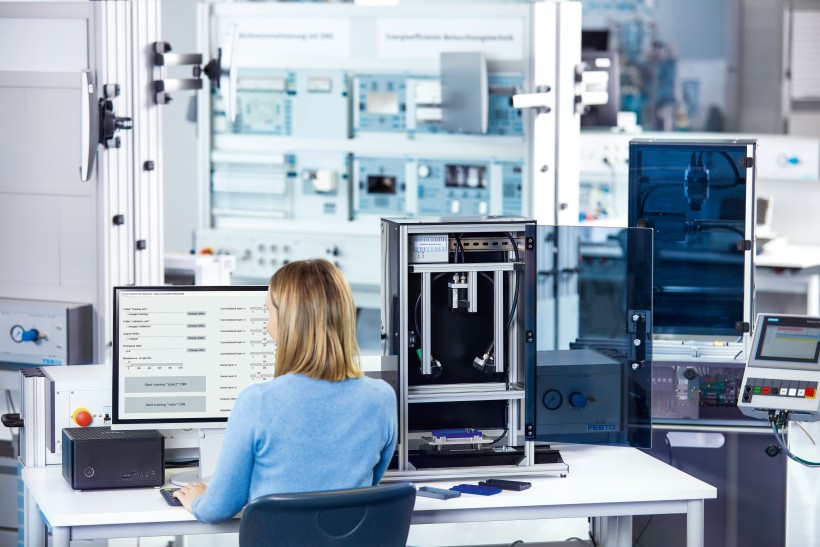  Intelligente Maschinen und Fertigung mit Festo und Siemens auf Industrial Edge