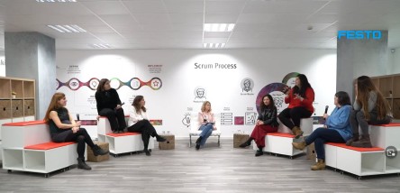 Directo Niñas en pie de ciencia