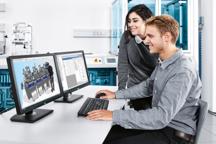 personas mirando la computadora