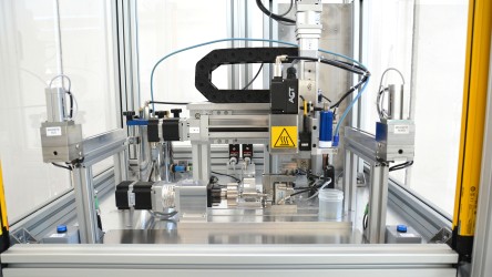 soluzioni Festo per il micro-dosaggio dei fluidi nei processi di assemblaggio industriale