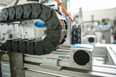 assi meccanici festo per la linea di montaggio