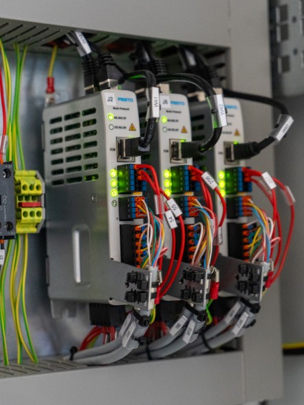 servoazionamento CMMT-ST in abbinamento al motore EMMS-ST