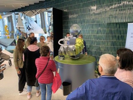 persone in visita al NOI Techpark di Brunico