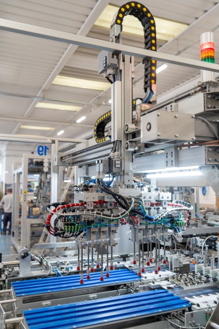 astucciatrice per capsule del caffè realizzata da mad automation in collaborazione con festo