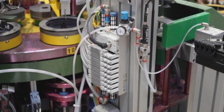 macchina per abrasivi Maternini realizzata con soluzioni Festo