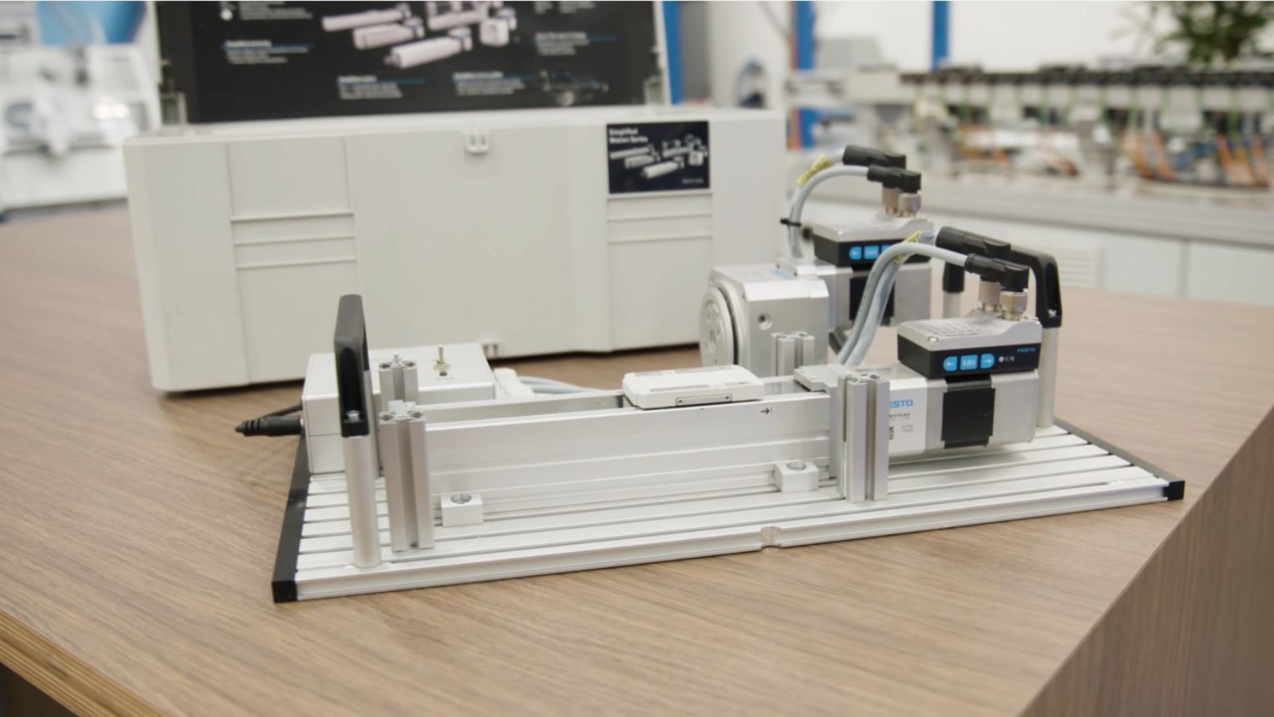 Simplified motion serie democase