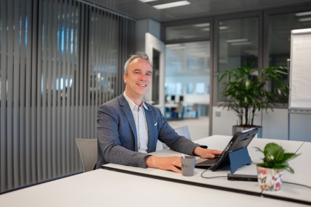 - Arnoud Nieuwdorp,Industry Sales Manager