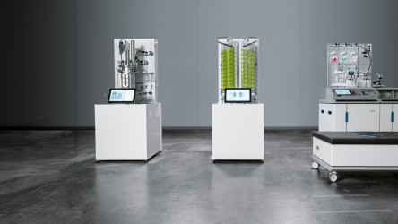 Automated mechatronic equipment operating in a life sciences lab