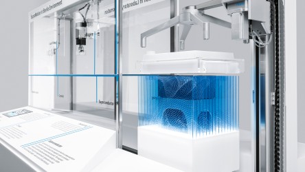 Festo_SupraMotion_2024_Entering_CleanRoom