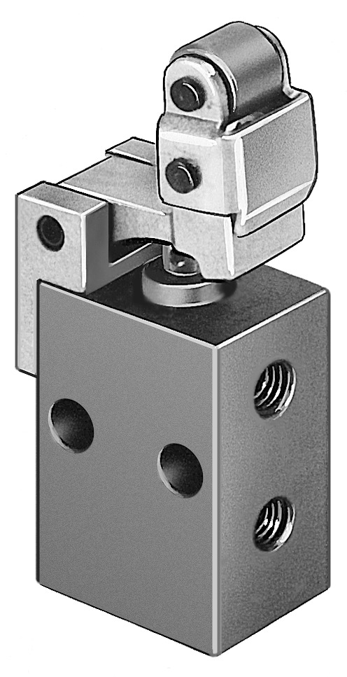 Toggle lever valve with idle return