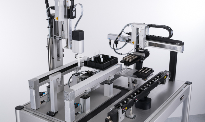 Automated opening and closing of sample vials