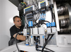Die von Festo vormontiere Baugruppe lässt sich als einbaufertiges und geprüftes Sub-System direkt in die Anlage installieren.