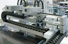 Flexible, quick and precise application of conductive adhesives with solutions from Festo