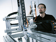 Commissioning service for axis systems