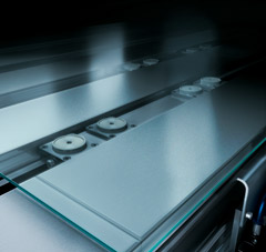 Transporting coated glass modules practically without contact with solutions from Festo