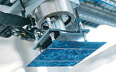 Using vacuum in photovoltaics with technology from Festo